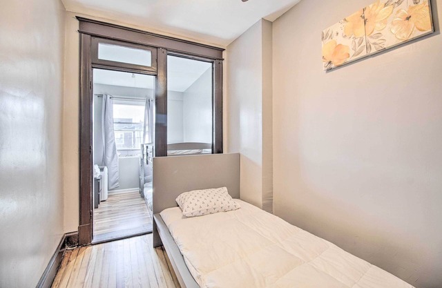 4BR+Parking central townhouse walk to metro&shops