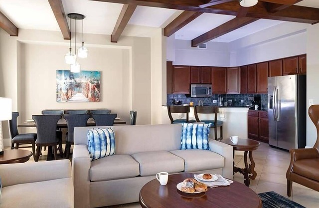 4br PR Condo Roof Top Pool w/Stunning Downtown Views!