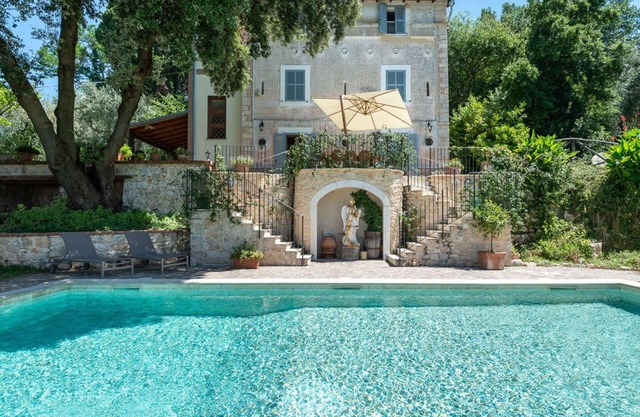 4BR Private Gated Villa with Pool near Rome and Beaches