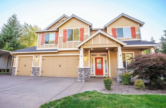 4BR Retreat on Private Acre in Salmon Creek
