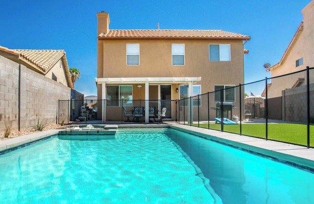4BR Vegas Home w/NEW Pool & Spa! Oasis of Luxury