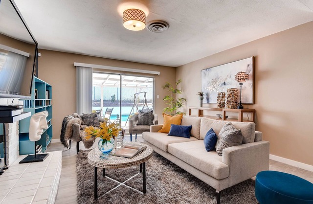 4BR Villa w/Pool. 8 min to Strip/convention centr