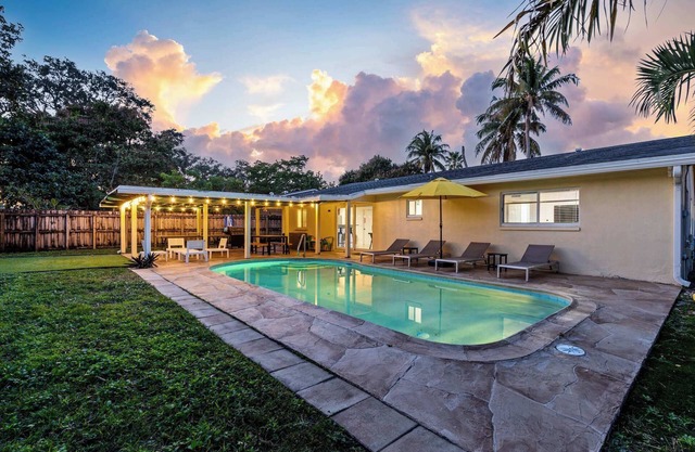 4BR w/Private Pool + Game Room | Prime Location