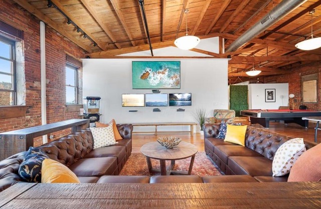 4K sqft LOFT Gym, TV Wall, Ping Pong and Pool Table