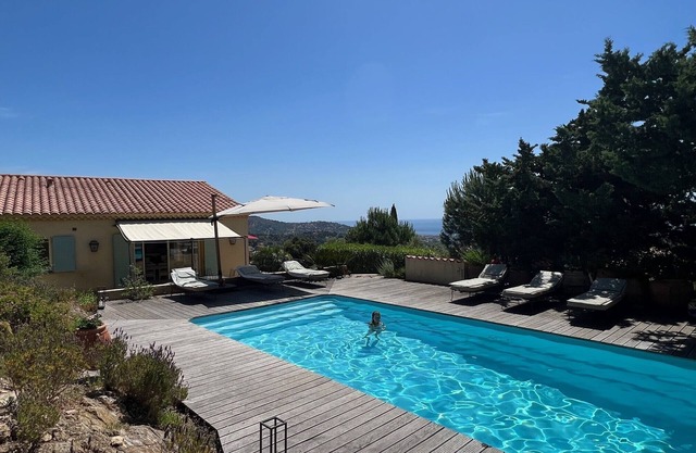 4km from the beach, villa with private heated pool, breathtaking sea view in a quiet location