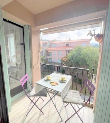 4PA109 Appartement F2 résidence avec piscine parking et cours de tennis