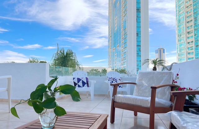 5★ Beautiful house, for long stays, AC, King bed, roof garden, Wi-Fi