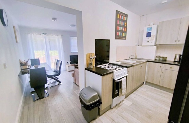5 Bed Contractor Pad, Parking, Fast Wifi, Spacious