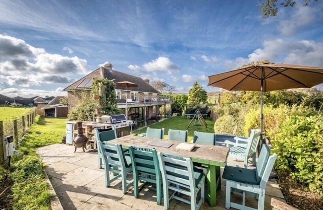 5 BedEco Farm House on the South Downs Way Nr Buriton. Pet and child friendly 🥰