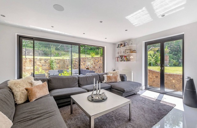 5 bedroom accommodation in Crowborough