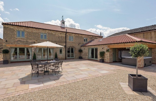 5 bedroom accommodation in East Barkwith, near Market Rasen