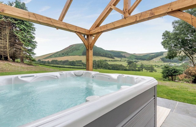 5 bedroom accommodation in New Radnor, near Presteigne