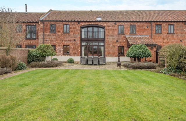 5 bedroom accommodation in Sculthorpe, Fakenham