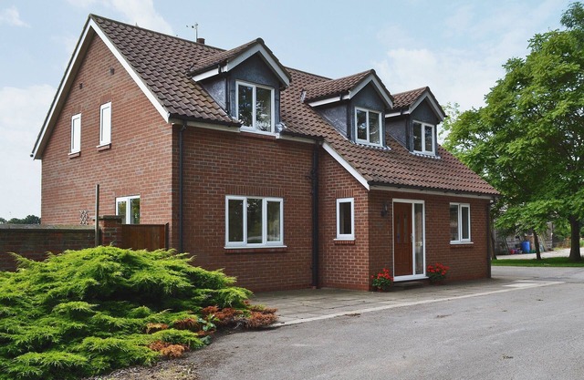 5 bedroom accommodation in Brandesburton, near Hornsea