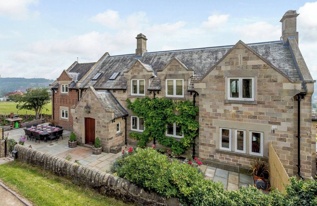 5 bedroom accommodation in Belper