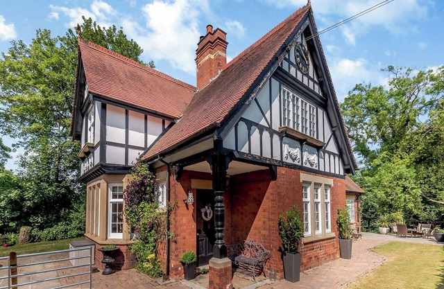 5 bedroom accommodation in Belper