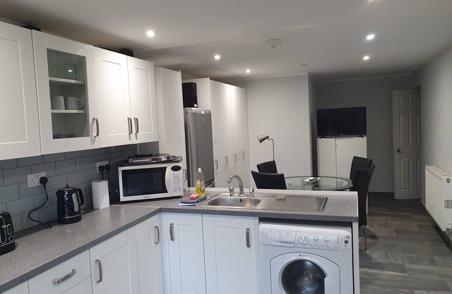 5 bedroom all ensuite house