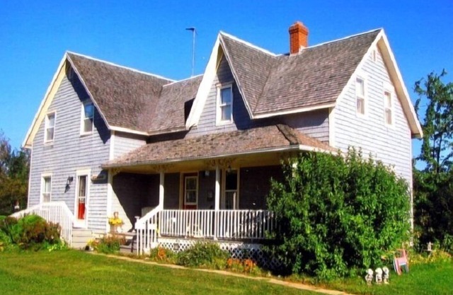 5 bedroom cottage - sleeps 10, near the beach - West point PEI