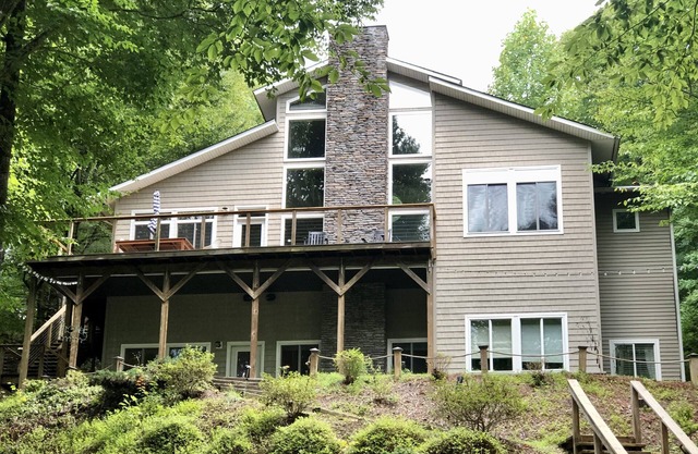 5-Bedroom Custom Lakefront Home on Lake Norman-Private Dock, PaddleBoards/Kayaks