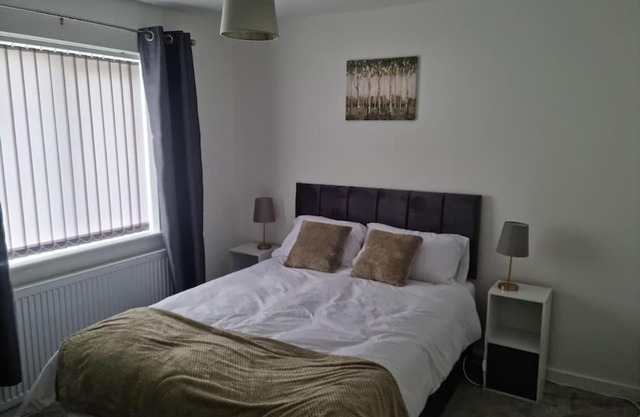 5 bedroom house - Cheshire Oaks