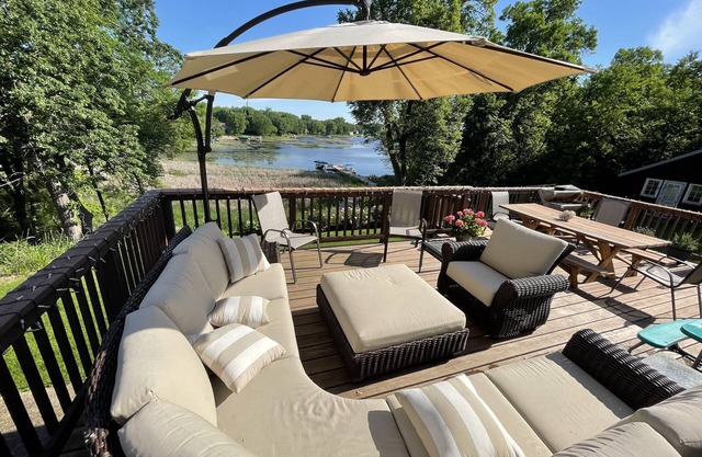 5 Bedroom Lake Home, On Private Wooded Acreage, 15 minutes from both downtowns.