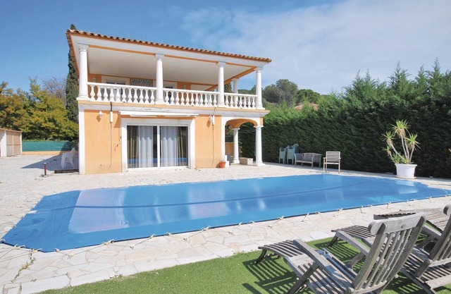 5 bedroom pet friendly home in Frejus