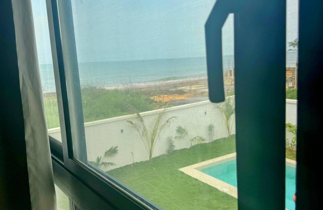 5-bedroom villa 30 seconds from the sea. New, modern house.