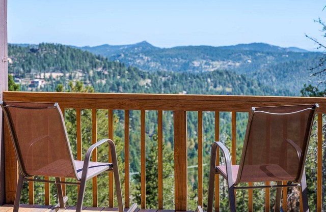 5 Bedroom Whole Home with Mountain Views