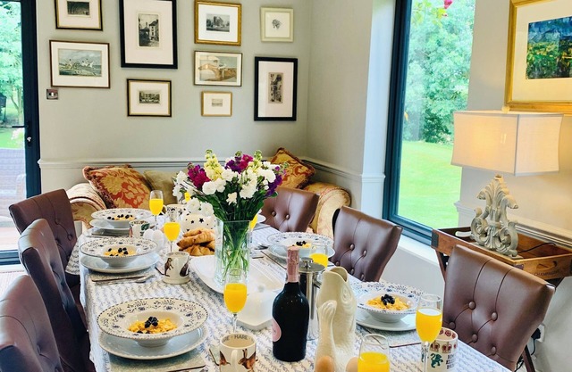 5 Bedrooms,Sleeps 10,3.5 Bathrooms, 5 Toilets.Nestled in the Lincolnshire Wolds.