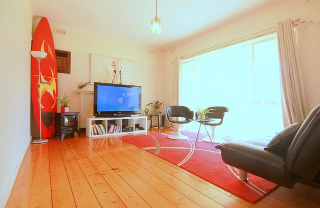 【5 BEDS】Walk to Train Station Melbourne CBD 14KM Airport 15mins