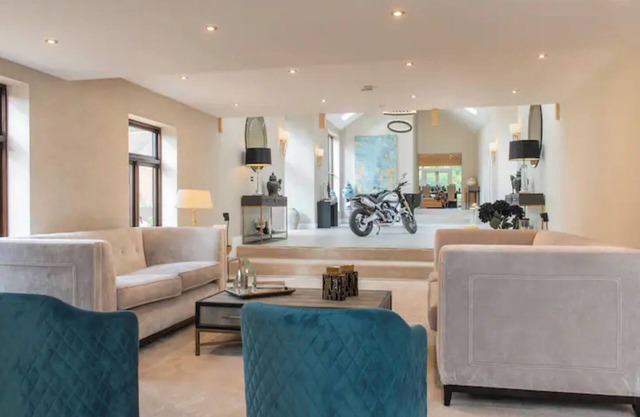 5* Luxury 15th Century Tudor Entire Wing. Secluded