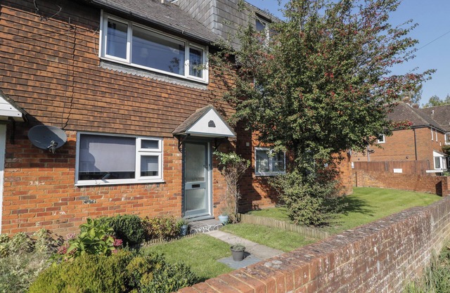 5 MAYFIELD, family friendly, with a garden in Marlborough, Wiltshire