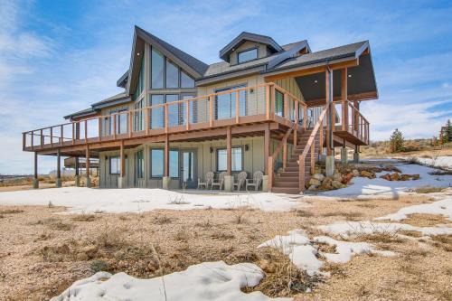 5 Mi to Bear Lake State Park Home with Deck