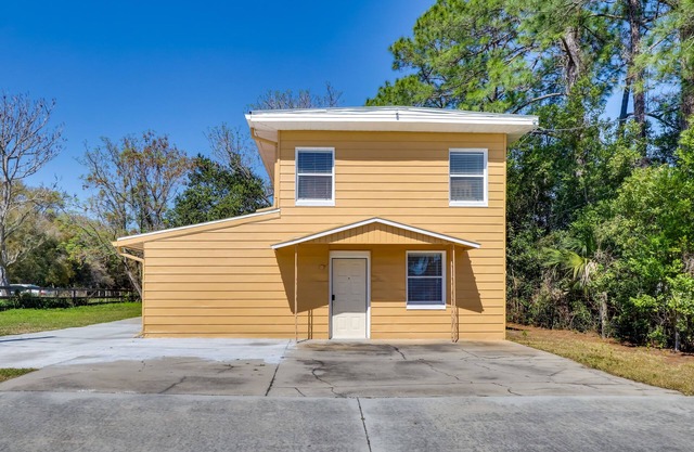 5 Mi to Lake Sumter Landing: Bright Home w/Patio