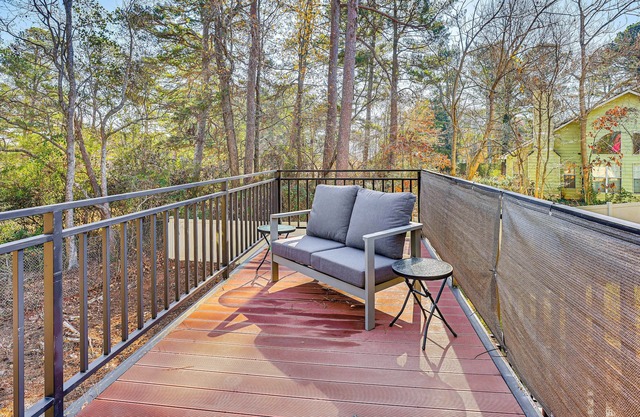 5 Mi to Stone Mountain: Lithonia Getaway
