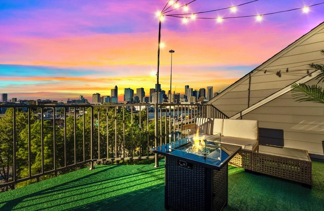 5 min-Downtown GARAGE Gated Community NRG George R Brown