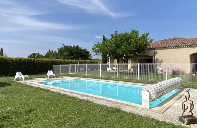 5 min from Valence, cosy villa with garden + private pool