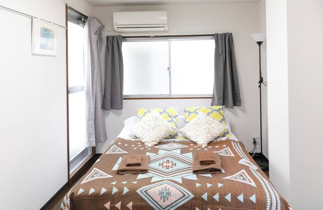 5 min. walk from Nishi-Shinjuku 5-chome Station & Table bed & 20 sq.m. with veranda