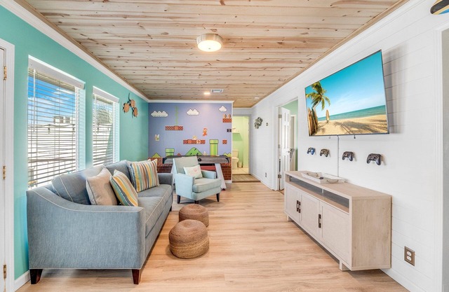 5 min walk to Beach~Sleeps 12~Arcade Games~4 Bdrm