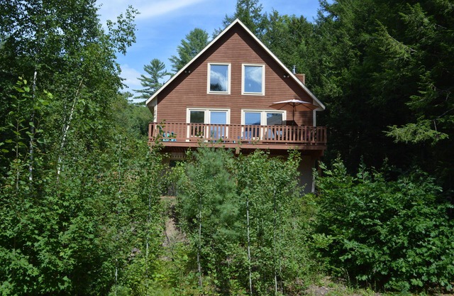 5 mins to Storyland/New Waterpark!, AC, Mnt views, shopping, great location!