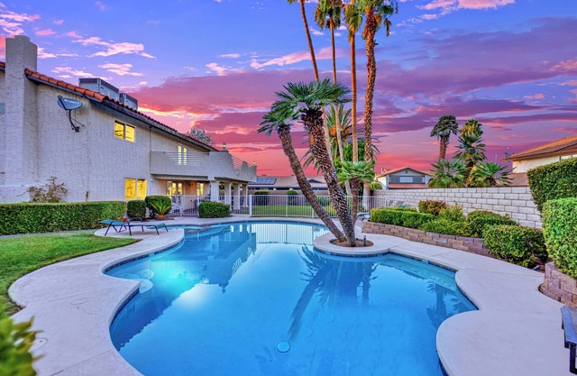 5 Mins to Strip Vegas Villa Pool Yard Gather Fun!