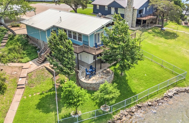 5 minute boat ride to Hell's Gate, Open Concept Waterfront Lake Home