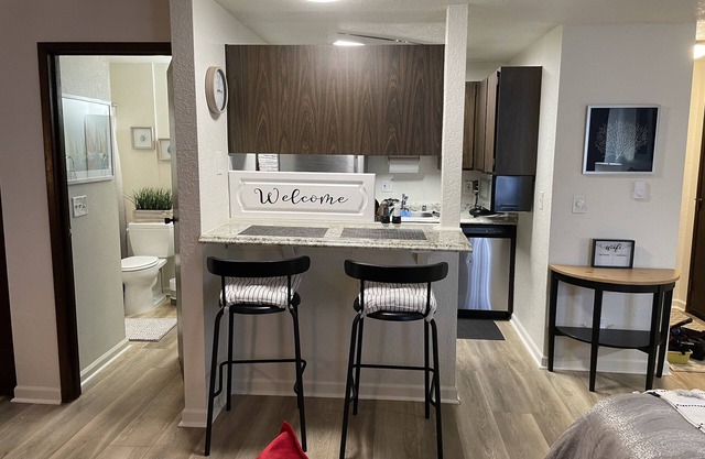 5 Minutes from Boeing, The Landing, and Downtown Renton