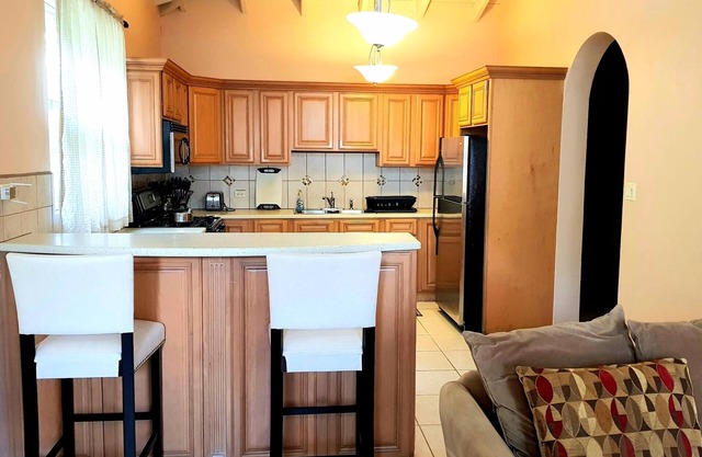 5 minutes from Capital and FREE parking, 2 - Bdrm 2Bth