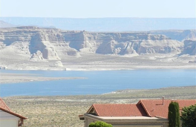 5 Minutes From The Lake! Million Dollar Views!