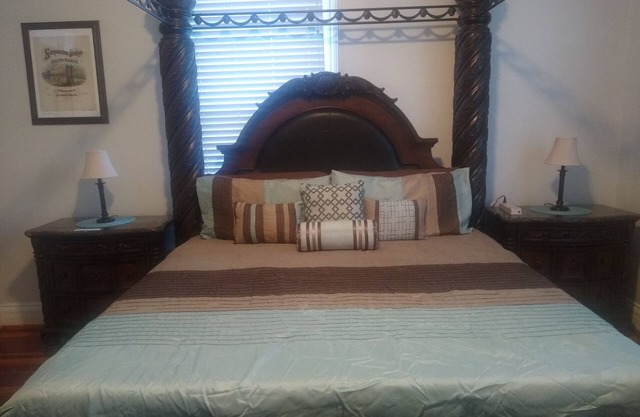 5 Minutes to Downtown Cincinnati in Beautiful Mainstrasse Village!