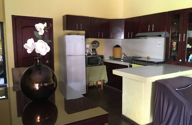5 minutes to the Downtown! Family-sized condo