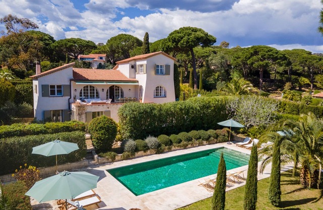 5 minutes walk from Nartelle beach, family villa for 12 people