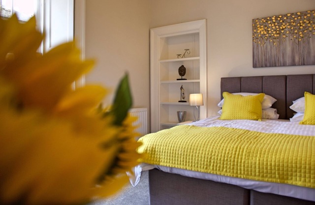 5 minutes walk from the station and local amenities.