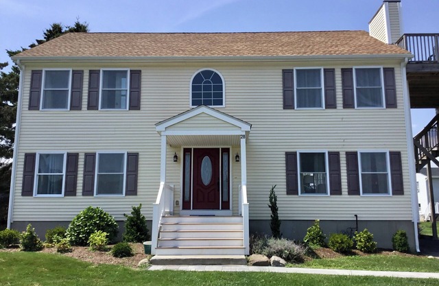 5 minutes walk to the beach! UPDATED 6 bedroom w/ocean views, rooftop deck, AC